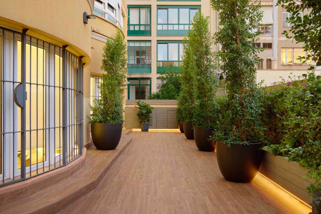Terraza interior para eventos en Barcelona del despacho notarial Jaime Calvo Francia